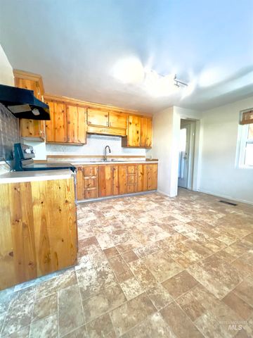 427 W 6th Ave, Jerome, ID 83338
