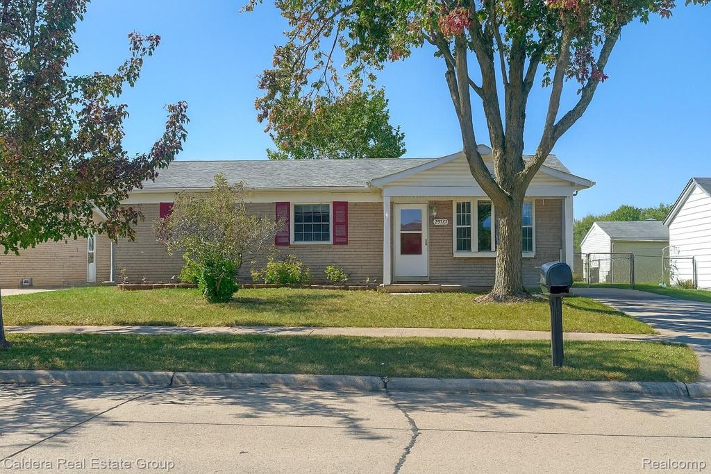 29573 Gregg Drive, Roseville, MI 48066