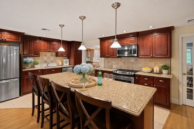 30 Roseen Rd, Holbrook, MA 02343