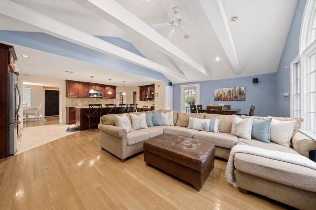 30 Roseen Rd, Holbrook, MA 02343