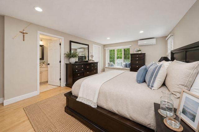 30 Roseen Rd, Holbrook, MA 02343