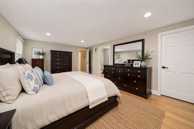 30 Roseen Rd, Holbrook, MA 02343