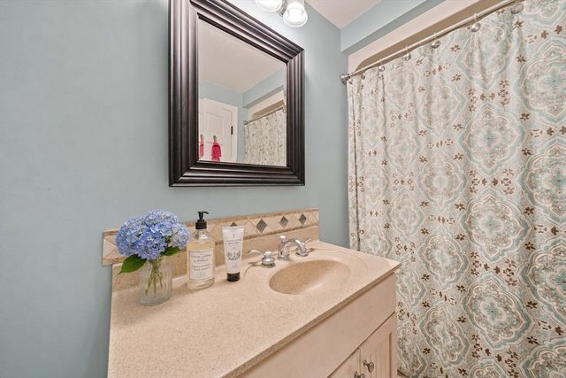 30 Roseen Rd, Holbrook, MA 02343