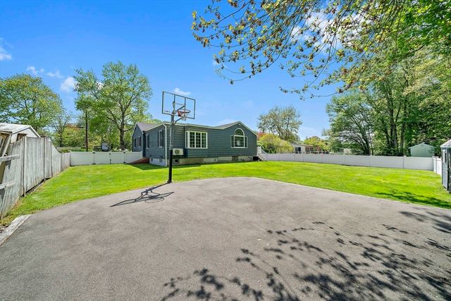 30 Roseen Rd, Holbrook, MA 02343