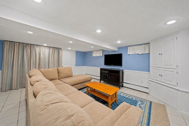 30 Roseen Rd, Holbrook, MA 02343