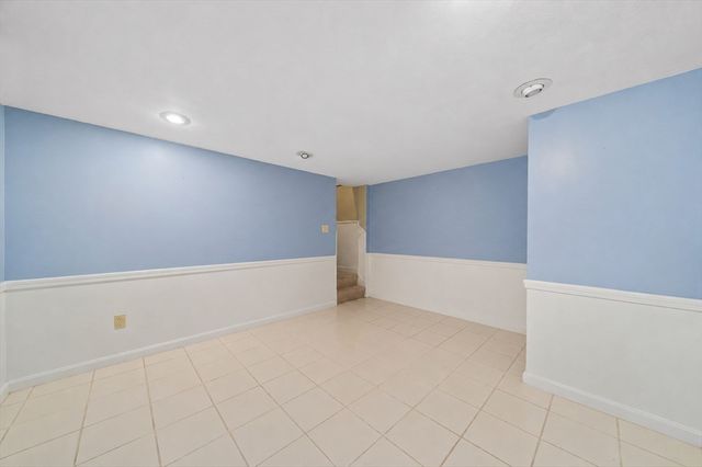 30 Roseen Rd, Holbrook, MA 02343