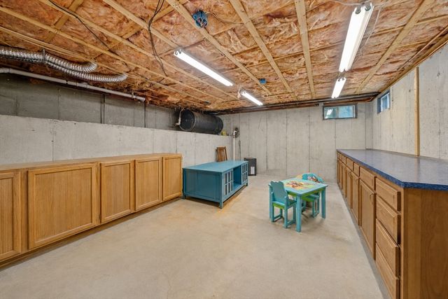30 Roseen Rd, Holbrook, MA 02343