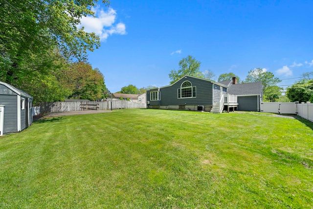 30 Roseen Rd, Holbrook, MA 02343