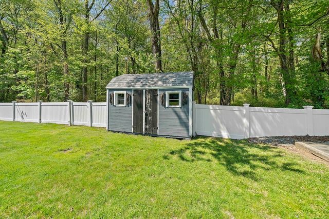30 Roseen Rd, Holbrook, MA 02343