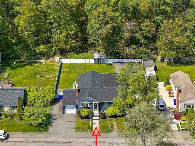 30 Roseen Rd, Holbrook, MA 02343
