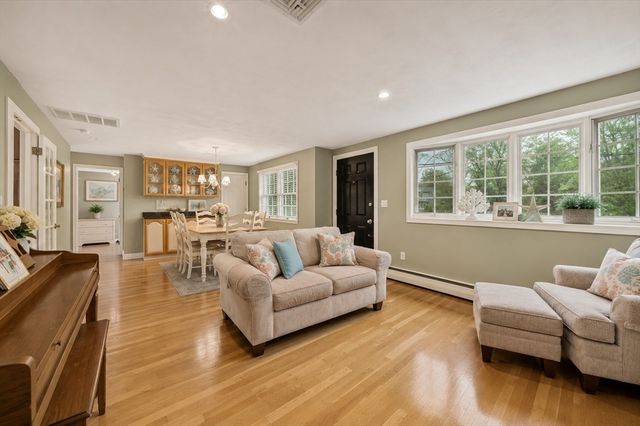 30 Roseen Rd, Holbrook, MA 02343
