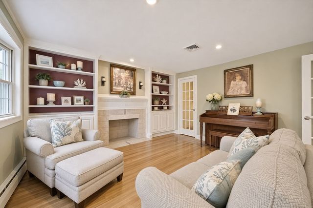 30 Roseen Rd, Holbrook, MA 02343