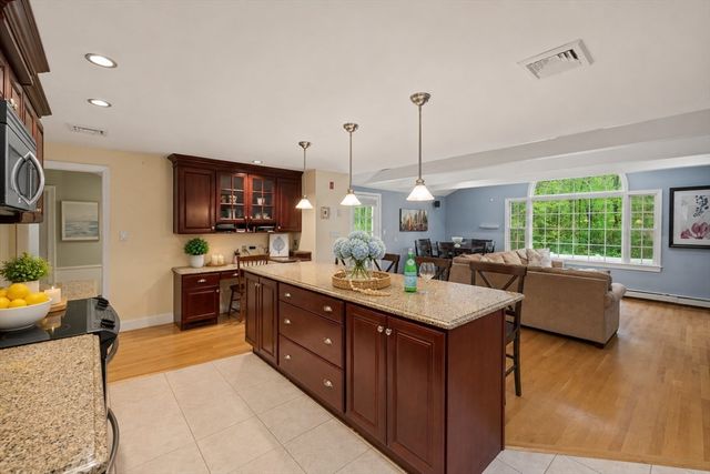 30 Roseen Rd, Holbrook, MA 02343