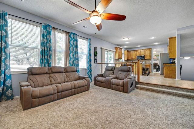 19480 W 207TH Terrace, Spring Hill, KS 66083