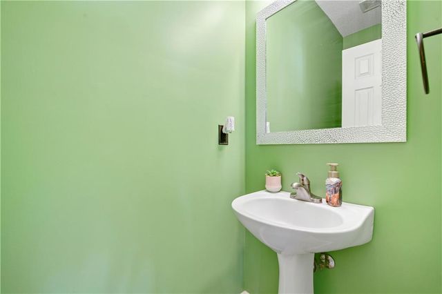 19480 W 207TH Terrace, Spring Hill, KS 66083