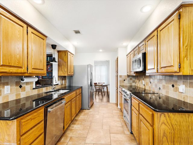 6619 Saddle Ridge Road, Arlington, TX 76016