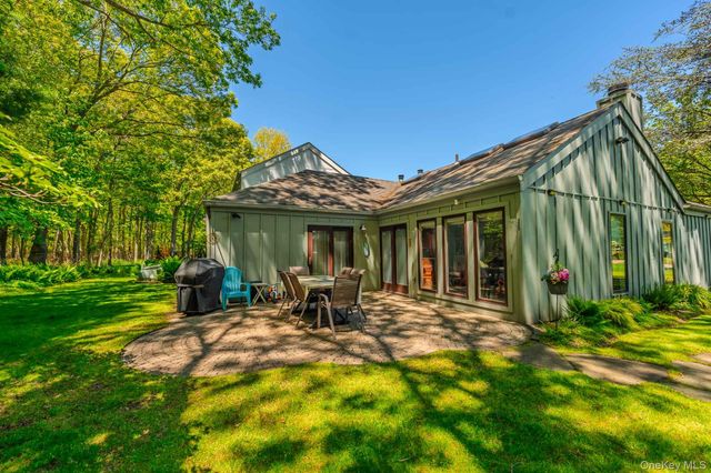 35 Timberline Circle, Port Jefferson, NY 11777