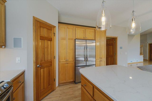 3959 Arlington Drive, Woodbury, MN 55129