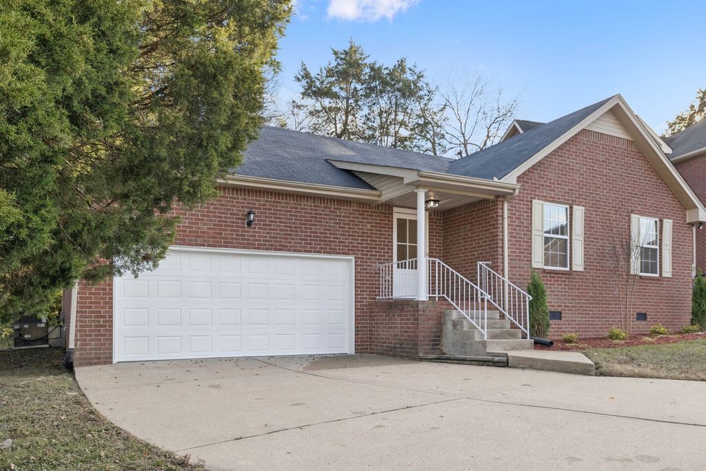 417 Hickory Chase Dr, Madison, TN 37115