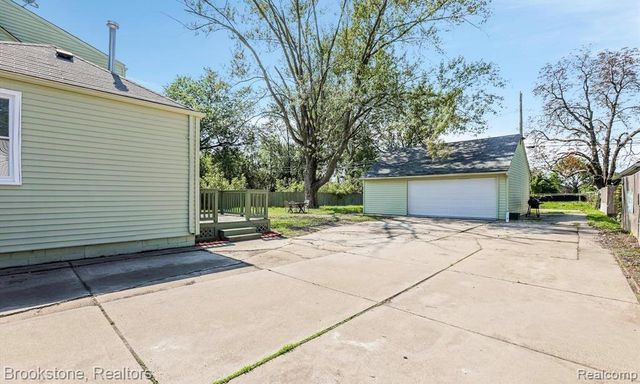 23151 Lawson Avenue, Warren, MI 48089