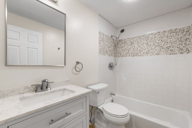 16 Kenmar Dr 138, Billerica, MA 01821