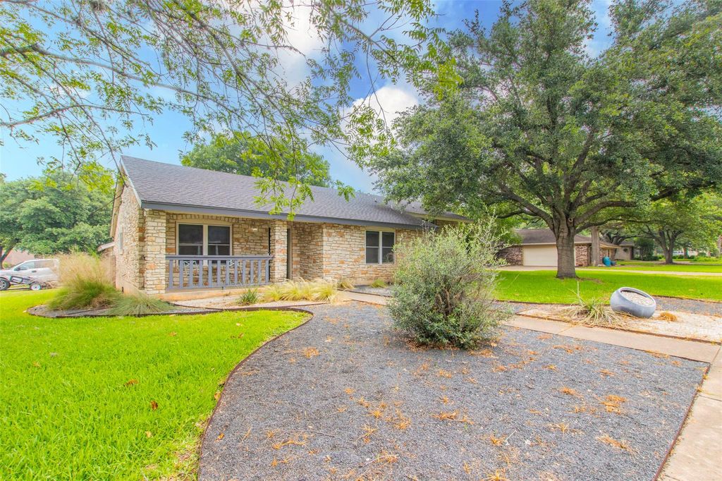 2400 Braemar CV, Austin, TX 78747