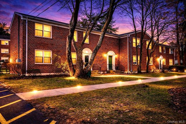 15 Fieldstone Drive 143, Hartsdale, NY 10530