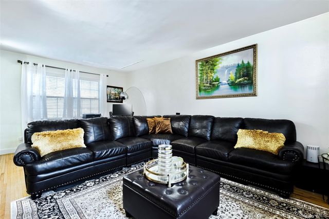 15 Fieldstone Drive 143, Hartsdale, NY 10530