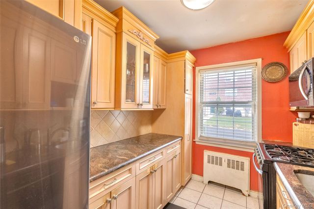 15 Fieldstone Drive 143, Hartsdale, NY 10530