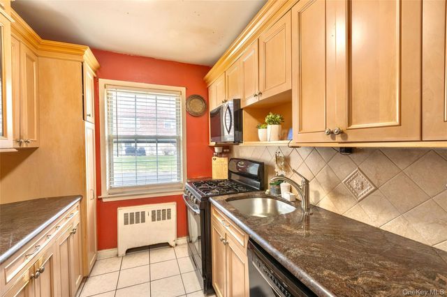 15 Fieldstone Drive 143, Hartsdale, NY 10530