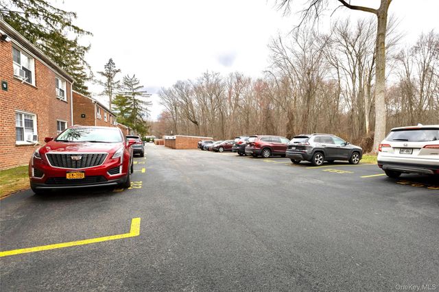 15 Fieldstone Drive 143, Hartsdale, NY 10530