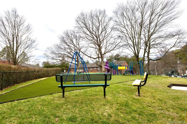 15 Fieldstone Drive 143, Hartsdale, NY 10530