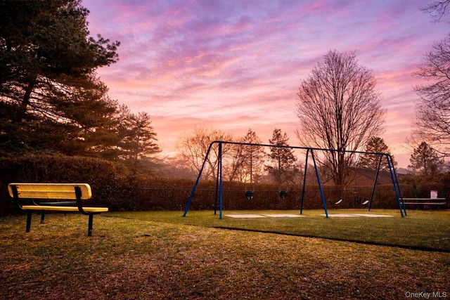 15 Fieldstone Drive 143, Hartsdale, NY 10530