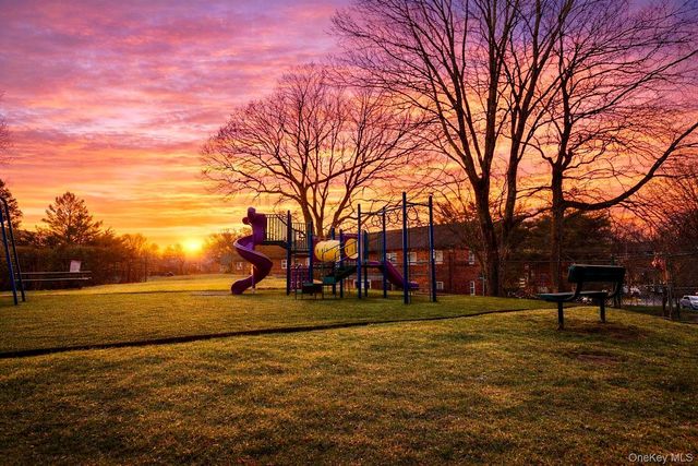 15 Fieldstone Drive 143, Hartsdale, NY 10530