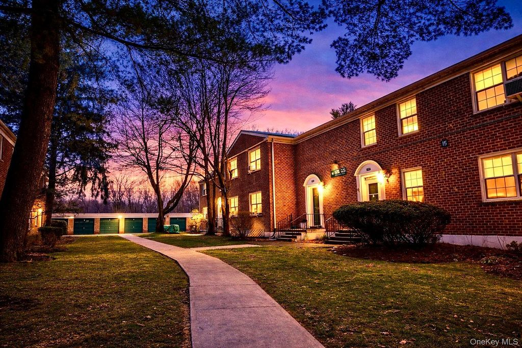 15 Fieldstone Drive 143, Hartsdale, NY 10530