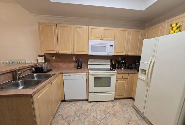 8956 W Flagler St 206, Miami, FL 33174