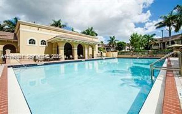 8956 W Flagler St 206, Miami, FL 33174