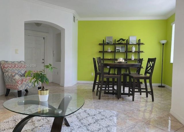 8956 W Flagler St 206, Miami, FL 33174