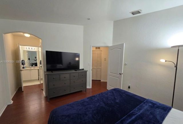 8956 W Flagler St 206, Miami, FL 33174