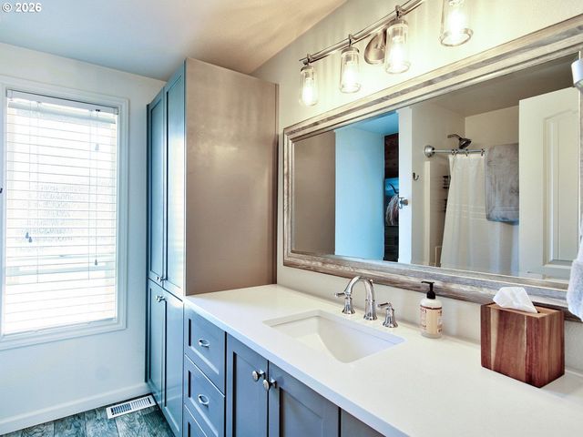 8206 Sw PONCA Ct, Tualatin, OR 97062