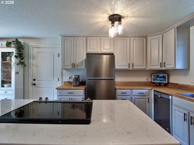 8206 Sw PONCA Ct, Tualatin, OR 97062