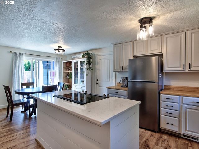 8206 Sw PONCA Ct, Tualatin, OR 97062