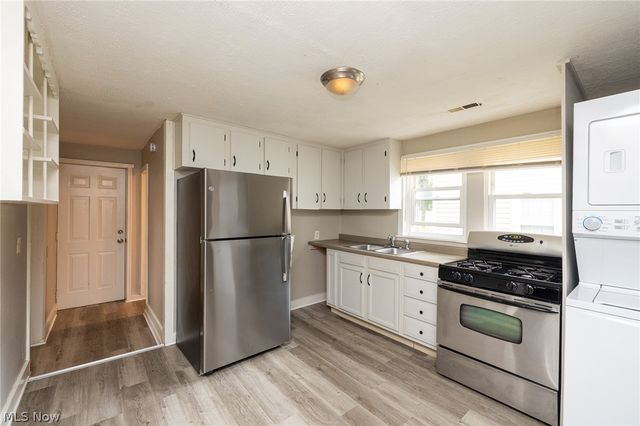 796 Lindsay Avenue, Akron, OH 44306
