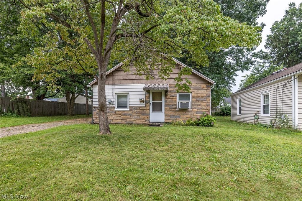 796 Lindsay Avenue, Akron, OH 44306