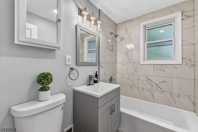 1380 Hamilton St, Elizabeth City, NJ 07208