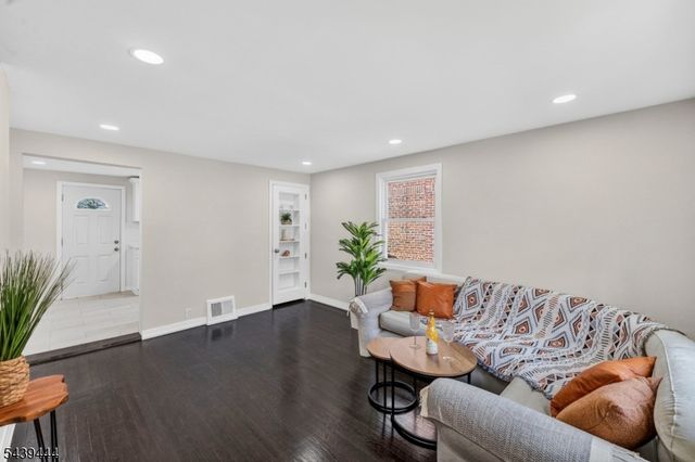 1380 Hamilton St, Elizabeth City, NJ 07208
