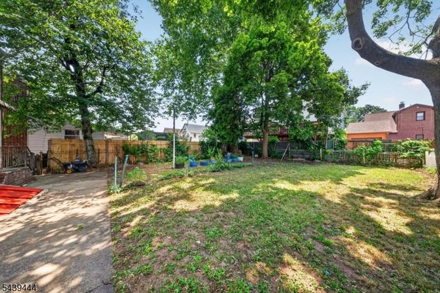 1380 Hamilton St, Elizabeth City, NJ 07208