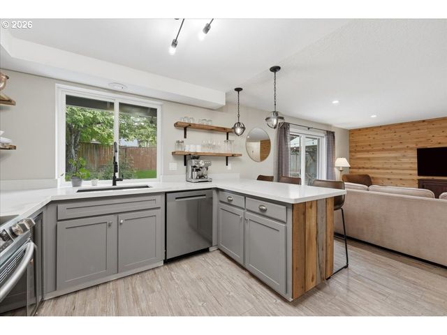 12621 Sw SORREL DOCK Ct, Portland, OR 97223