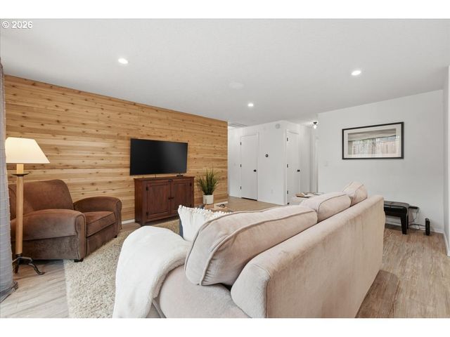 12621 Sw SORREL DOCK Ct, Portland, OR 97223