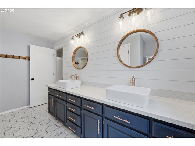 12621 Sw SORREL DOCK Ct, Portland, OR 97223